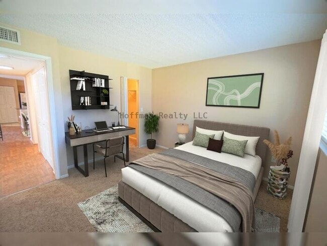 Building Photo - Spacious 2-Bedroom Condo with Screened Lanai in Gallery at Bayport