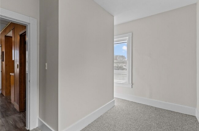 Building Photo - 446 Coe St