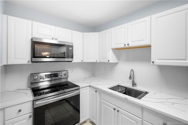 Building Photo - 333 SE Martin Ave