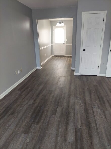 View of living room - 118 Eveningside Dr