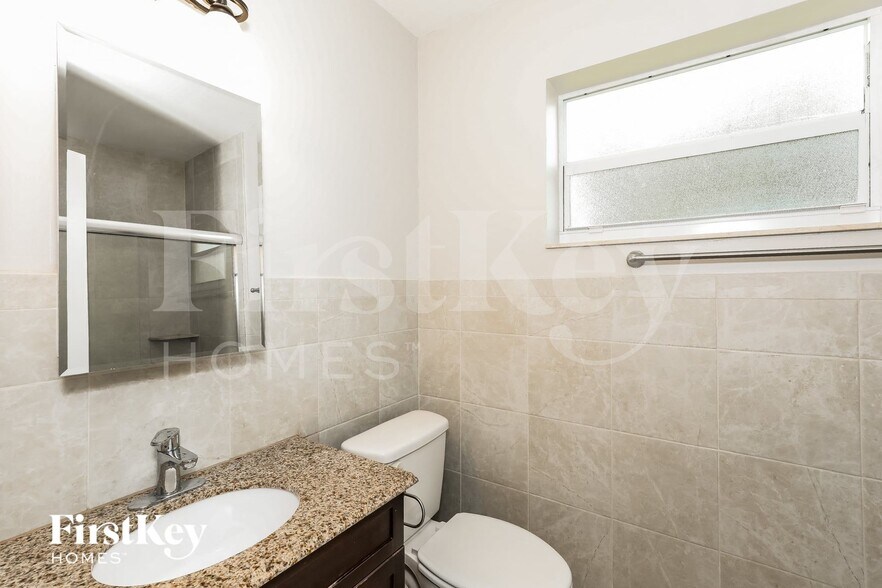 Building Photo - 2200 N 55th Ave