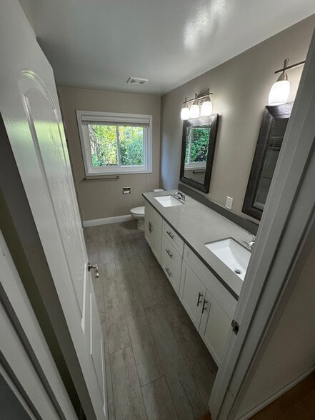 Building Photo - 1927 5th Ave