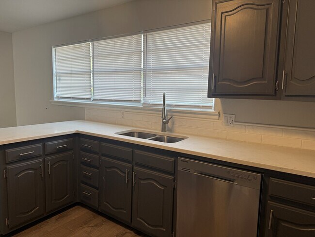 Building Photo - 2705 Cambridge St