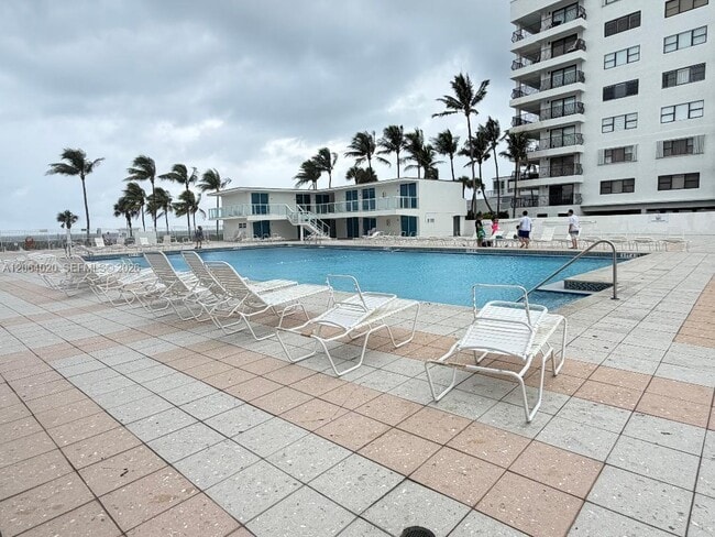 Building Photo - 5445 Collins Ave