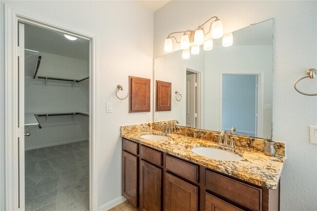 Building Photo - 17523 Quiet Shores Dr