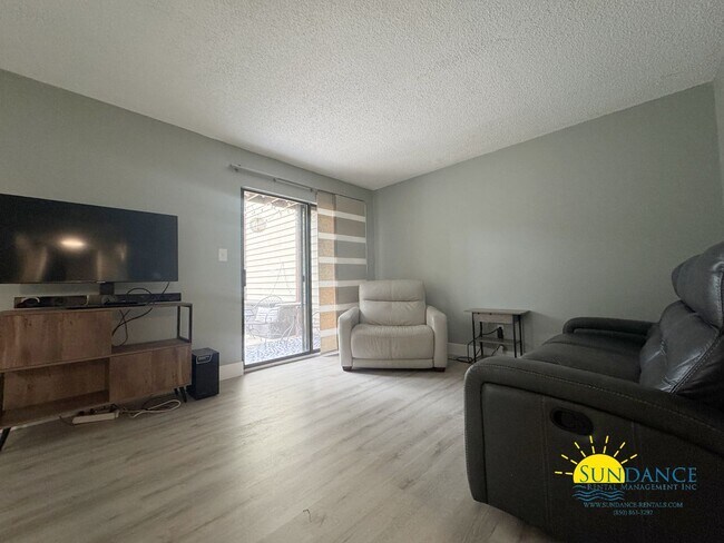 Building Photo - Waterfront 2 Bedroom Condo in Fountainhead!