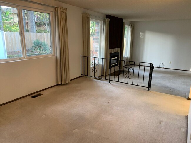 Building Photo - Spacious 3 bed 2 bath rambler home in Boulevard Lane, Renton