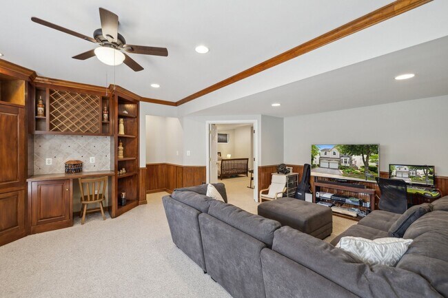 Building Photo - Stunning single-family home filled with th...