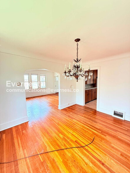 Building Photo - 3209 W Grand St