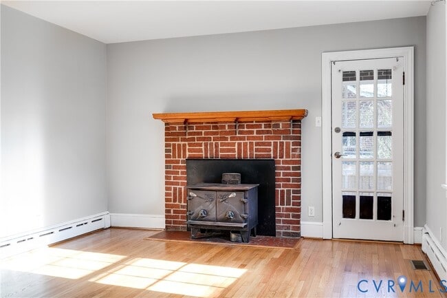 Building Photo - 1004 W 49th St