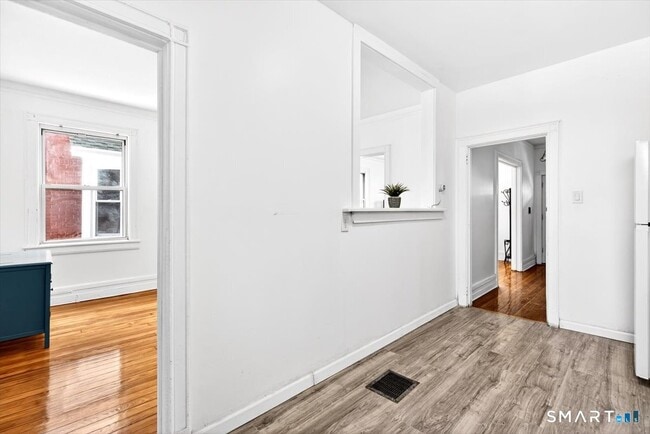 Building Photo - 408 East Ave