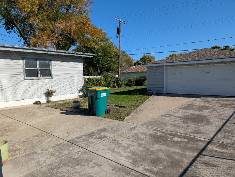 Building Photo - 7843 Jackson Ave