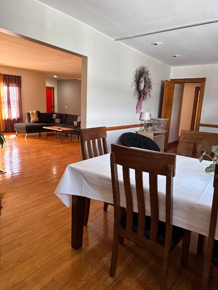 Building Photo - 170 White St