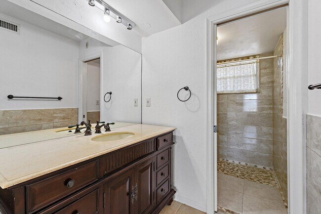 Building Photo - 5570 Tamberlane Cir