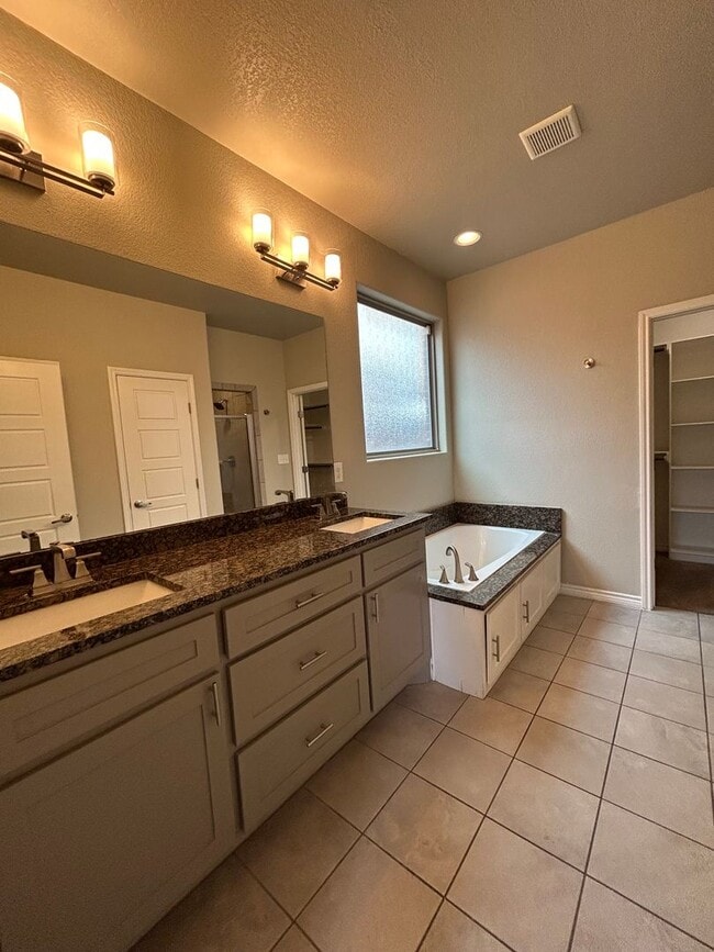 Building Photo - Beautiful on Boise Drive!