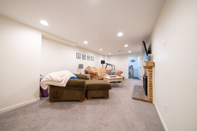 Building Photo - 4948 Normandy Pl