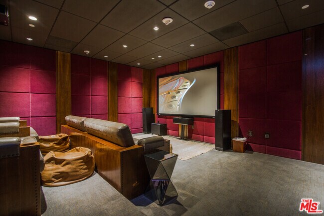 Building Photo - 901 Flower St