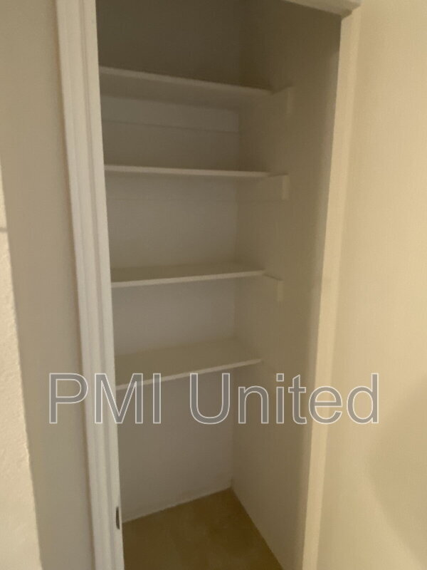Building Photo - 3805 Oceanview Dr