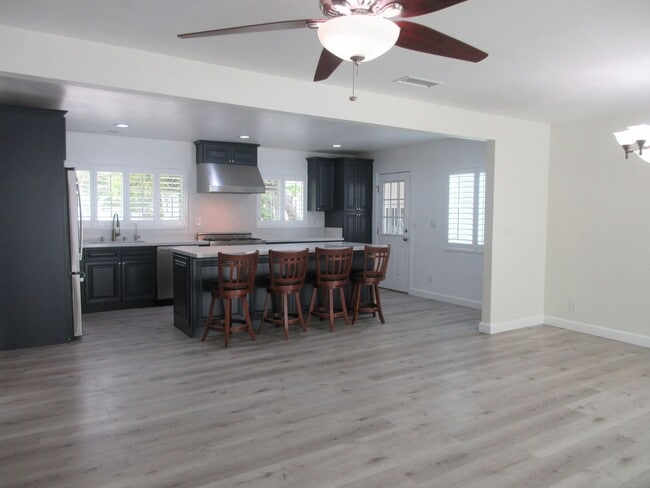 Building Photo - Beautifully updated Porter Ranch 3bed / 2 bath Home on Canby