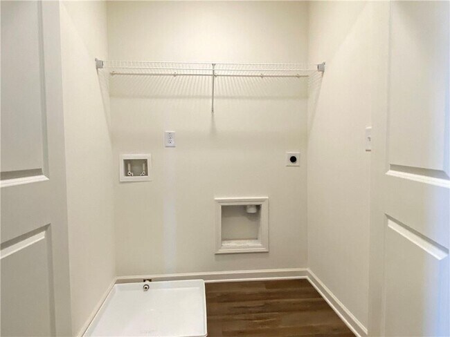 Building Photo - 239 Grand Central Wy