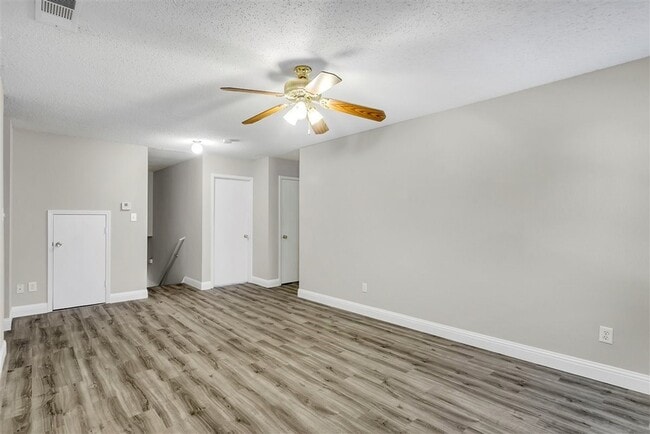 Building Photo - 8105 Flowertree Dr