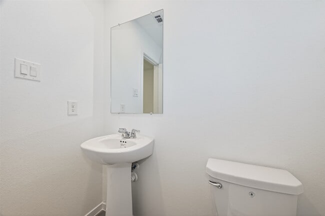 Building Photo - 3025 Fantasy Ter Dr