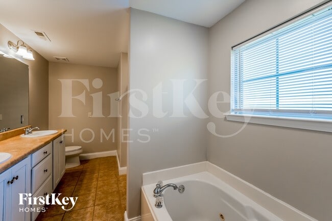 Building Photo - 170 Horton Dr