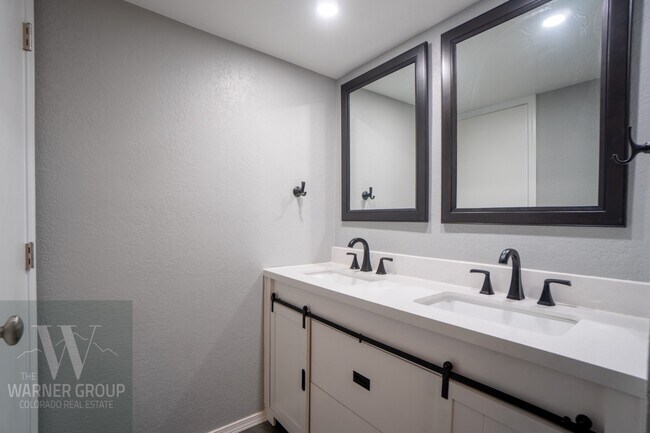 Building Photo - 7645 Hollandale Dr