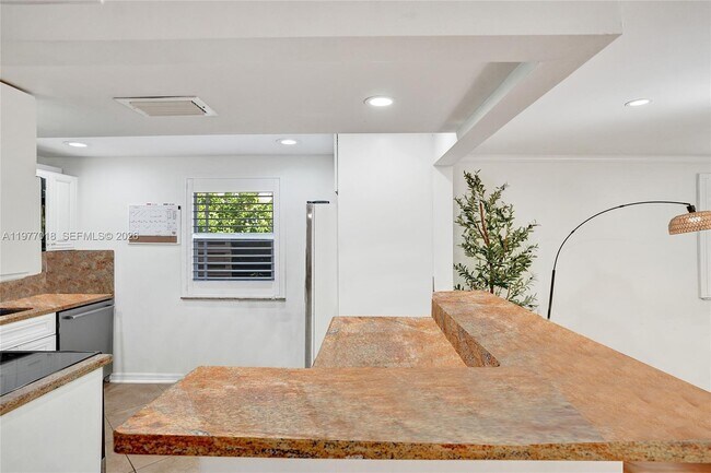 Building Photo - 1844 NE 26th Ave