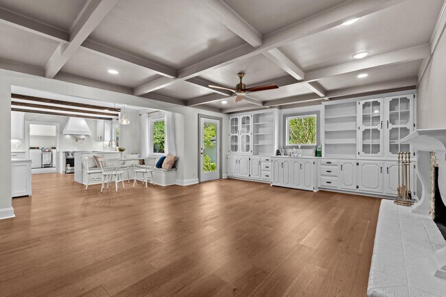 Building Photo - 5704 Woodside Ave