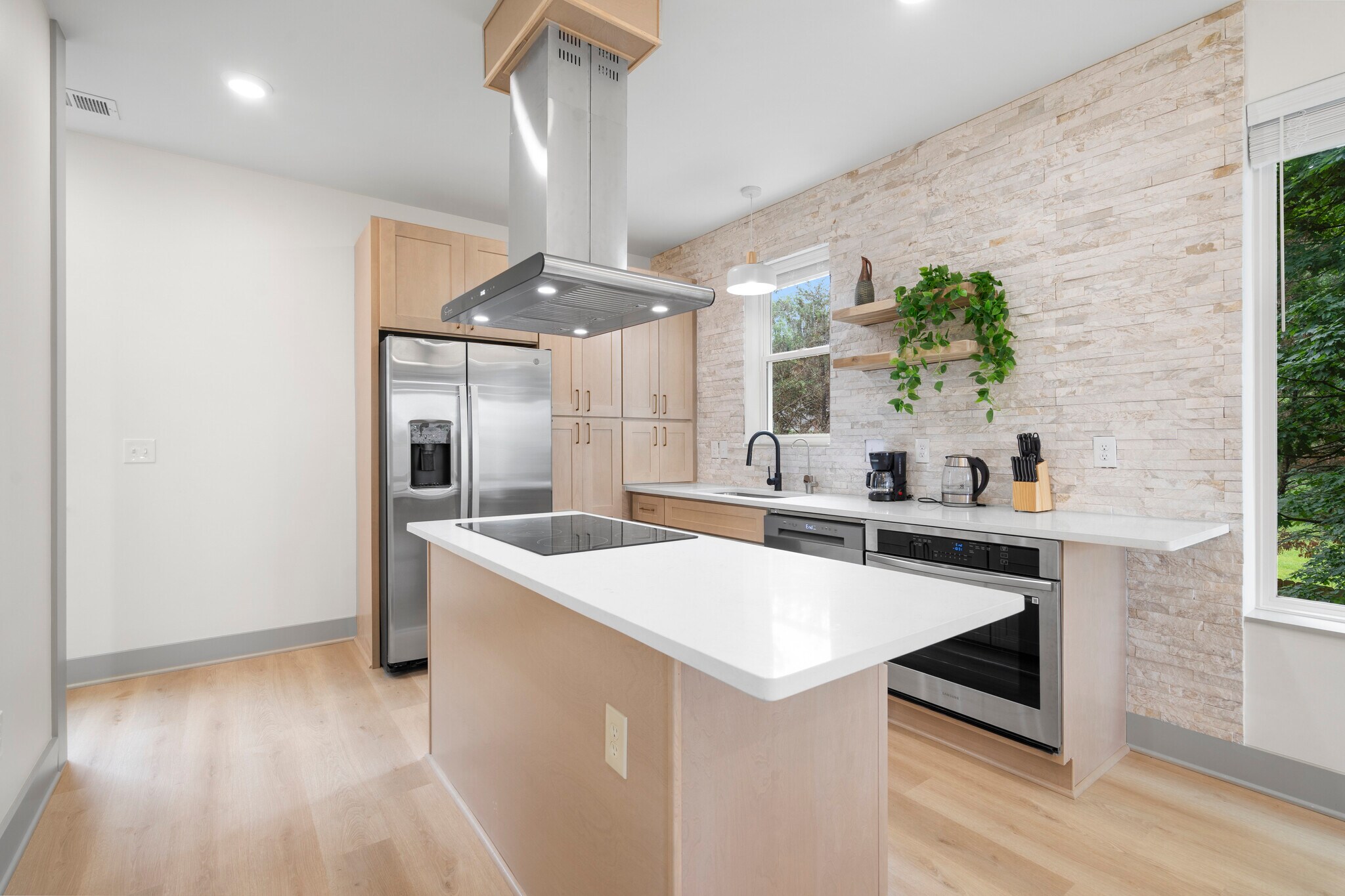 Building Photo - 530 Continental Dr