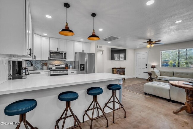 Building Photo - 1207 W 15th St