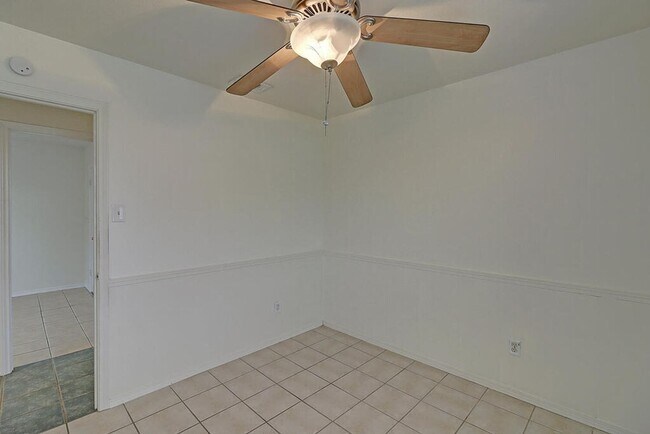 Building Photo - 7933 Elk Dr