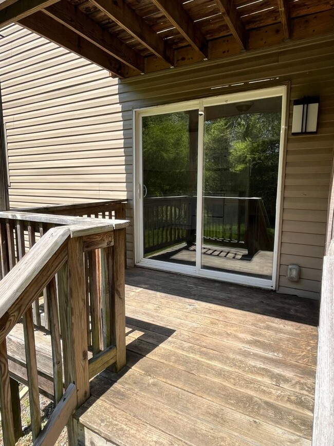 Building Photo - 1st Floor 2 Bed, 1 Bath Condo in Concord