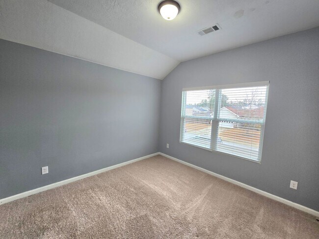 Building Photo - 3222 Alexandria Dr