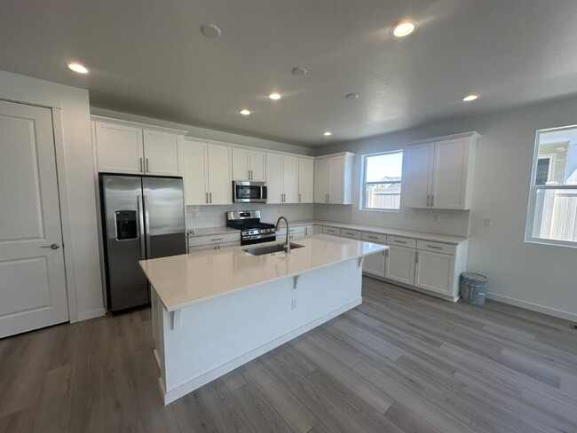 Building Photo - Brand New 4 Bed 3 Bath home!