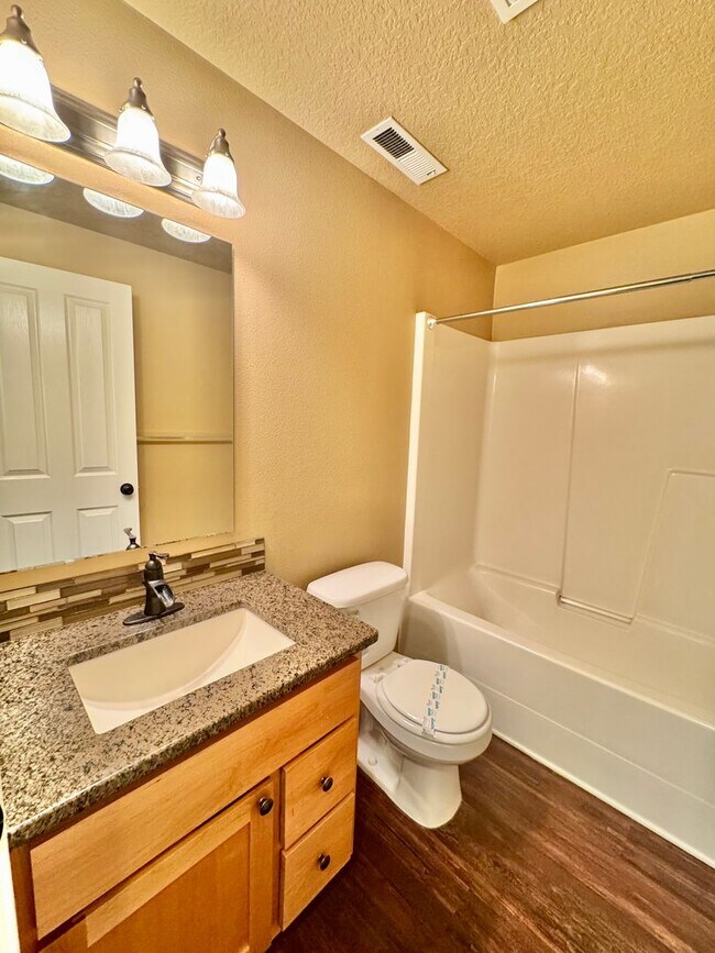 Building Photo - COMING SOON - EZ access to 205 within minu...