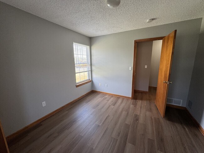 Building Photo - 1303 Fox Run Dr