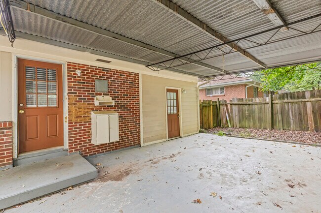 Building Photo - 2788 Lancaster Dr