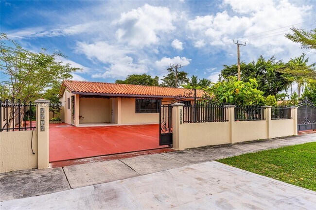 Building Photo - 3325 SW 127th Ave