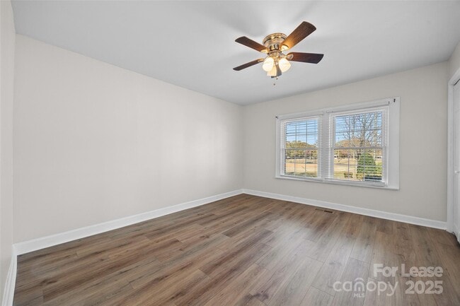 Building Photo - 807 N Morris St