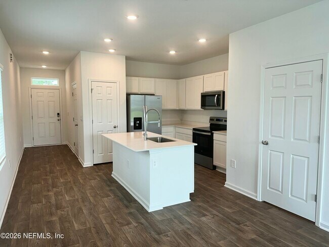 Building Photo - 12725 Whelan Ave