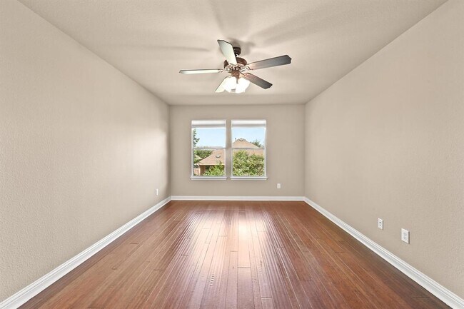 Building Photo - 808 Middle Creek Dr