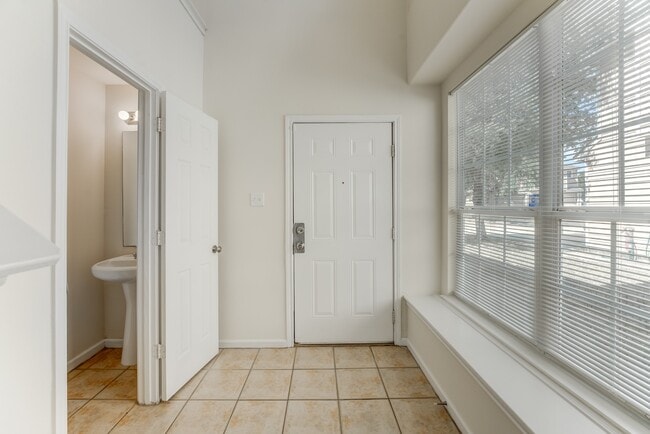 Building Photo - 6118 Yorkglen Manor Ln