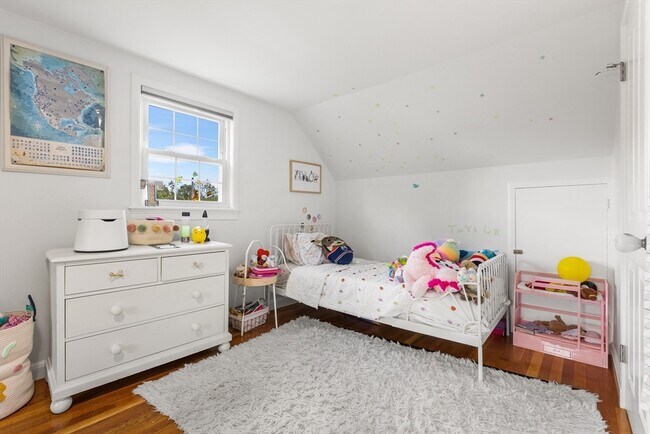 Building Photo - 142 Franklin St