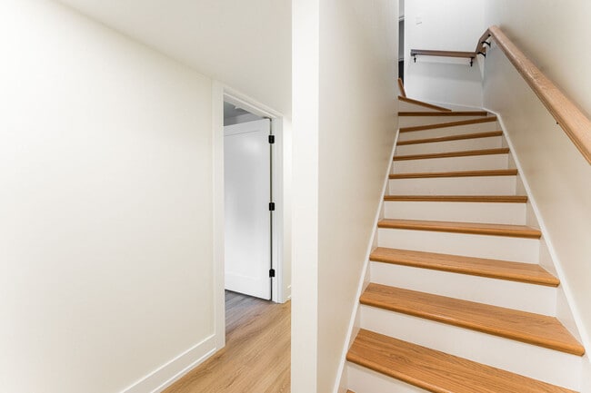 Building Photo - 1954 N Sheffield Ave