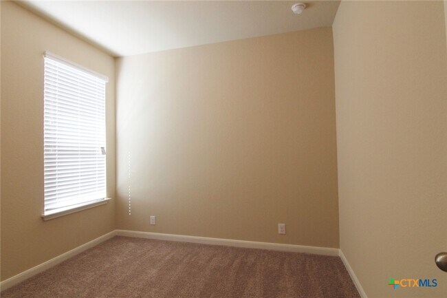 Building Photo - 1330 Ace Ranch St