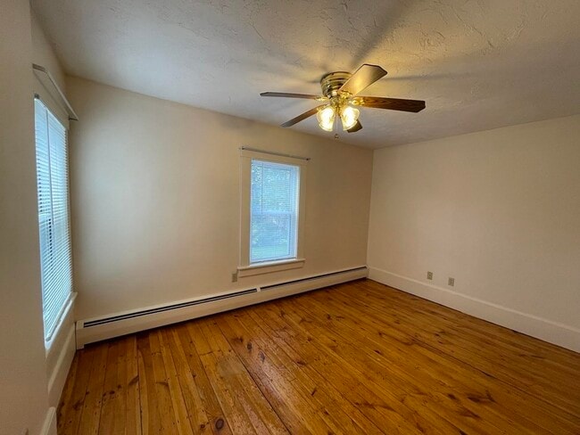 Building Photo - 164 Brown St