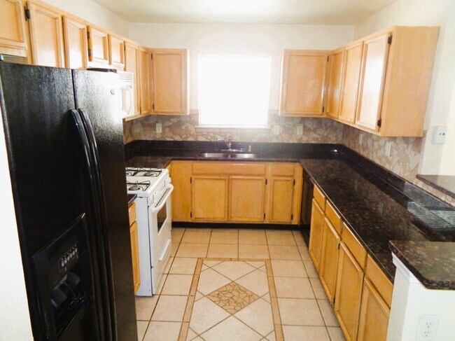 Building Photo - Adorable Single Level Eastside Home With Evaporative Air Located In Quiet Neighborhood