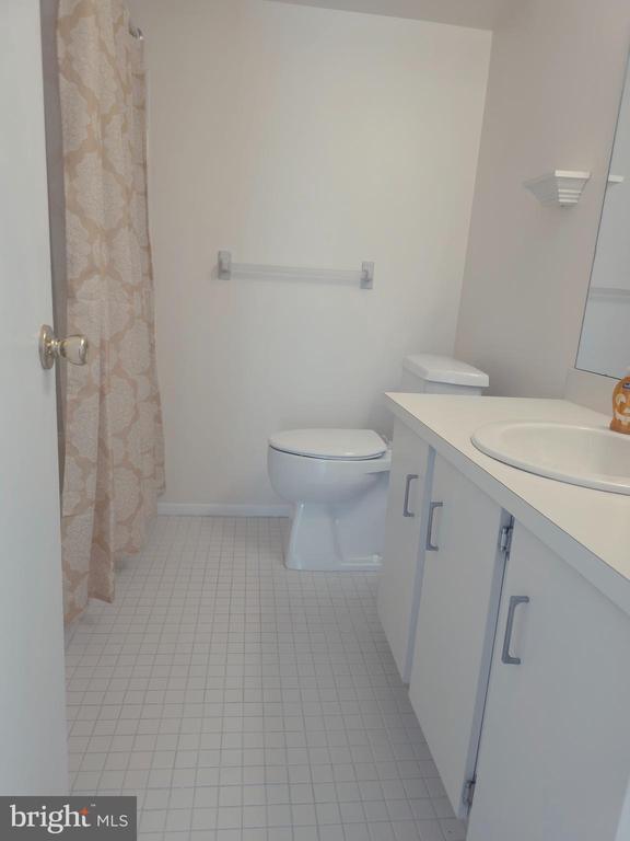 Building Photo - 336A Delancey Pl